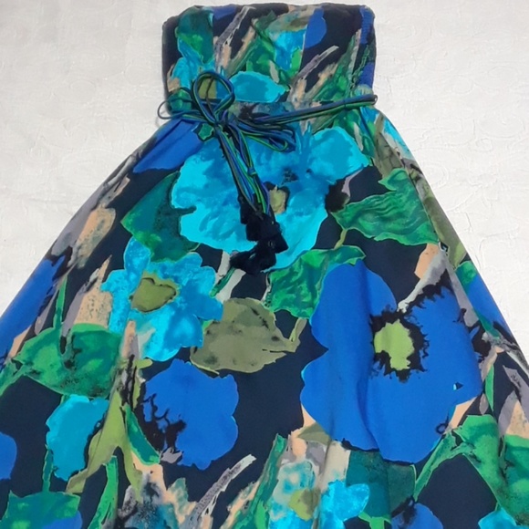 Dress - Picture 1 of 4